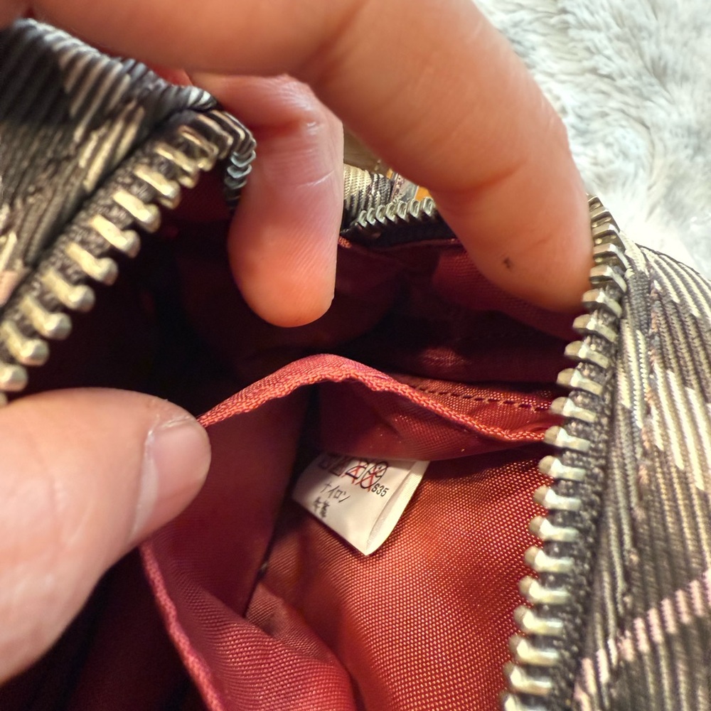 Burberry sling bag - Picture 6 of 8